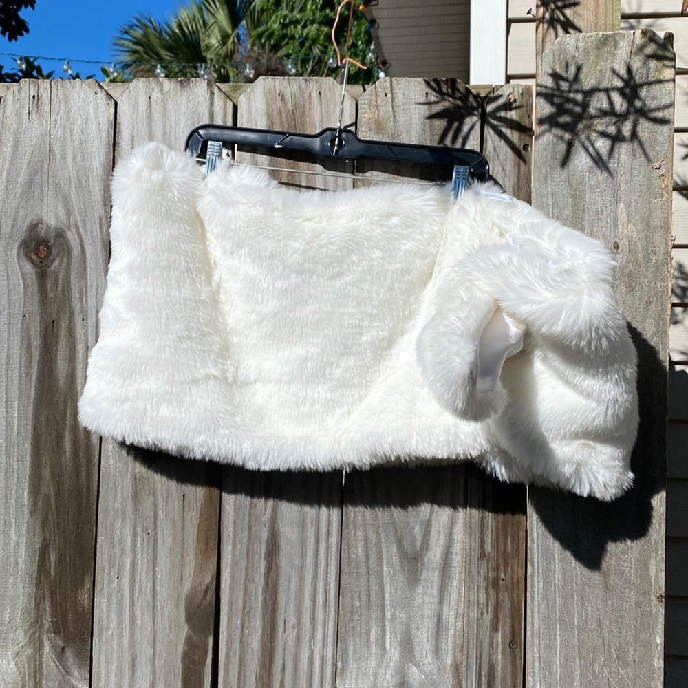 Jessica McClintock bridal faux fur OS white